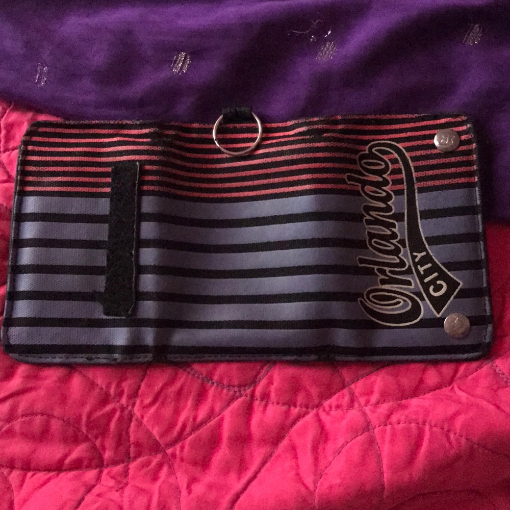 Robin Ruth Orlando City Wallet💫 - Picture 5 of 6